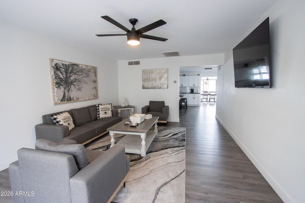 Image 23 of property listing at 122 E DEL RIO Drive, Tempe, AZ 85282