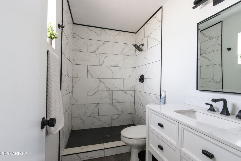 Image 30 of property listing at 122 E DEL RIO Drive, Tempe, AZ 85282