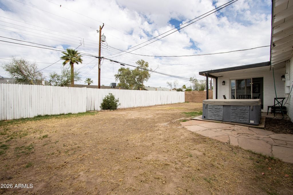 Image 35 of property listing at 122 E DEL RIO Drive, Tempe, AZ 85282