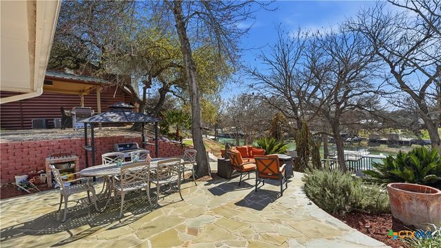 425 River Springs Drive, Seguin, TX 78155