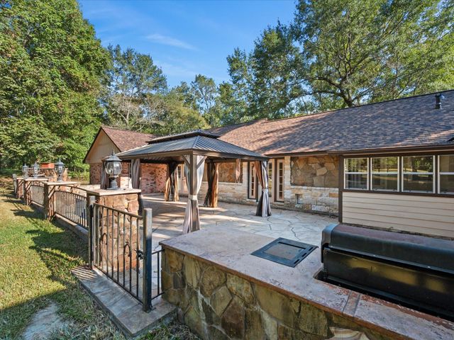 2004 Northshore Drive, Conroe, TX 77304