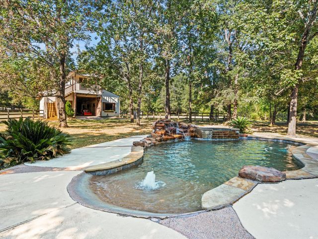 2004 Northshore Drive, Conroe, TX 77304