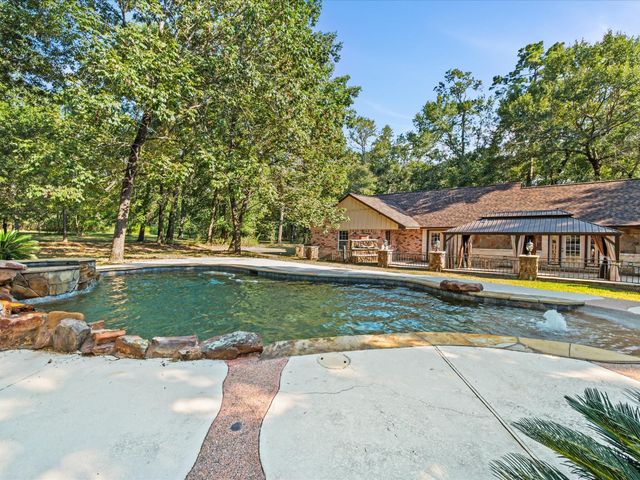 2004 Northshore Drive, Conroe, TX 77304