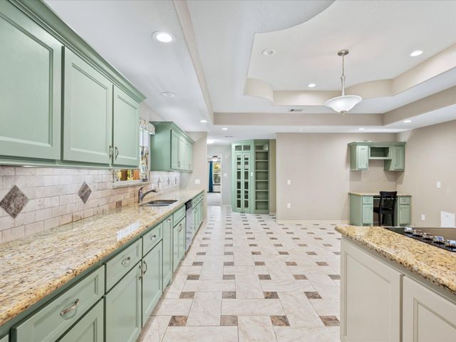 2004 Northshore Drive, Conroe, TX 77304