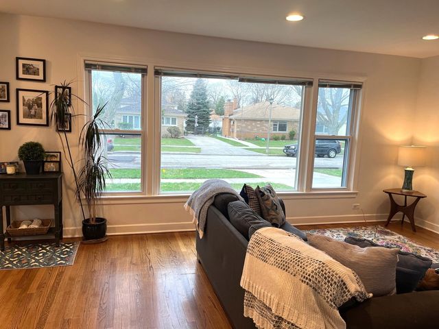 8717 Karlov Avenue, Skokie, IL 60076