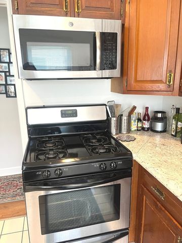 8717 Karlov Avenue, Skokie, IL 60076