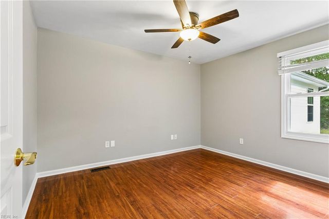 317 Browns LN, Yorktown, VA 23690