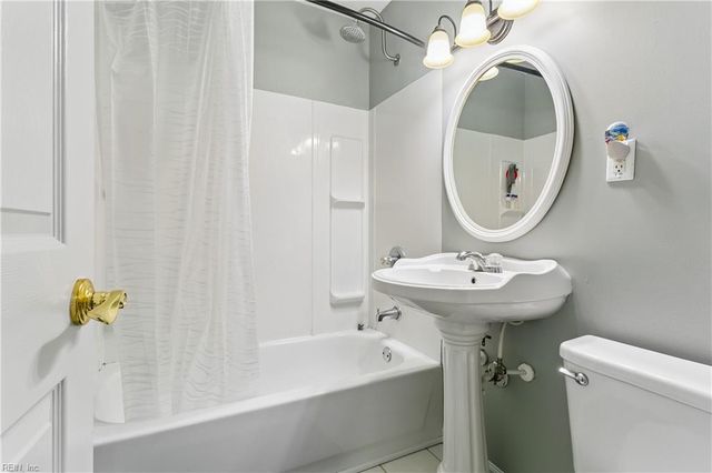 317 Browns LN, Yorktown, VA 23690
