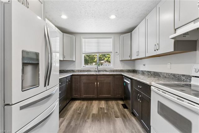 317 Browns LN, Yorktown, VA 23690