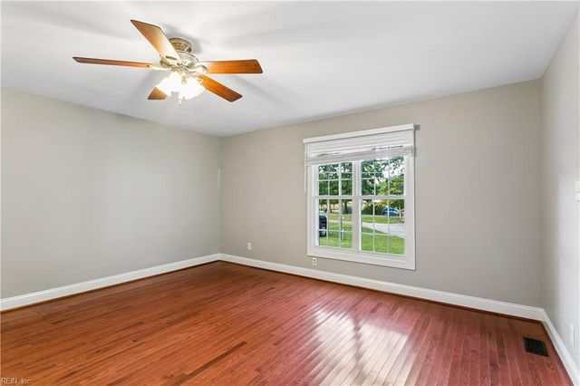 317 Browns LN, Yorktown, VA 23690