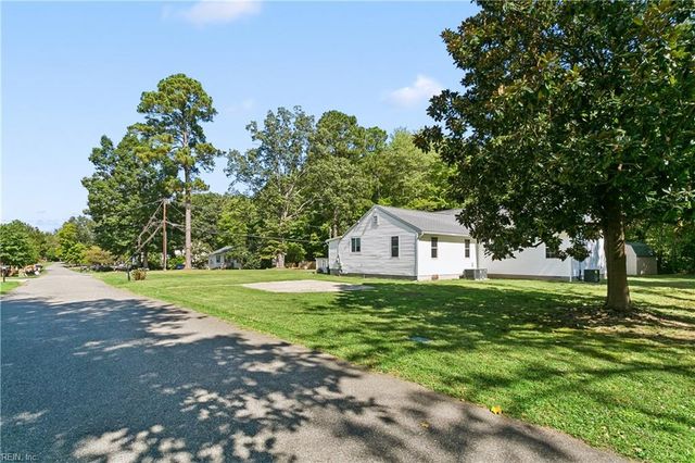 317 Browns LN, Yorktown, VA 23690