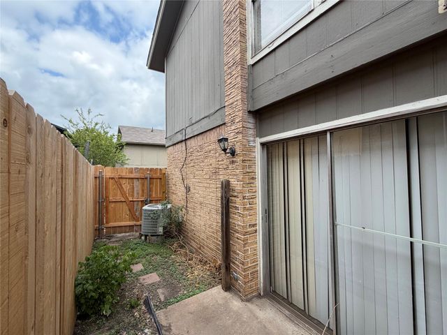1210 Southport DR B, Austin, TX 78704