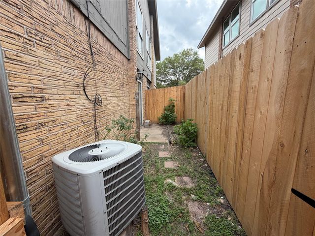 1210 Southport DR B, Austin, TX 78704