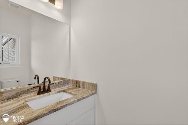 8080 Peninsula Circle, Grand Blanc, MI 48439