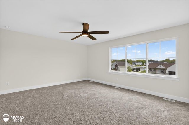 8080 Peninsula Circle, Grand Blanc, MI 48439