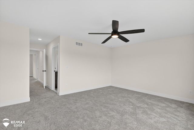 8080 Peninsula Circle, Grand Blanc, MI 48439