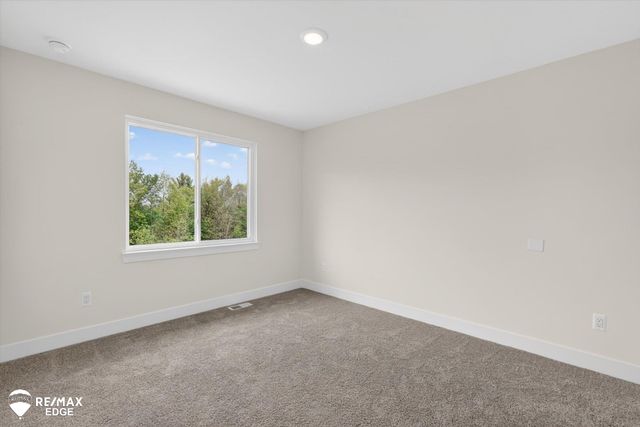 8080 Peninsula Circle, Grand Blanc, MI 48439