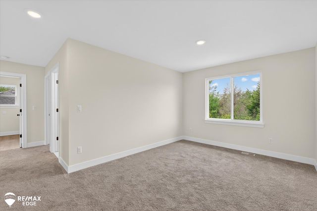 8080 Peninsula Circle, Grand Blanc, MI 48439
