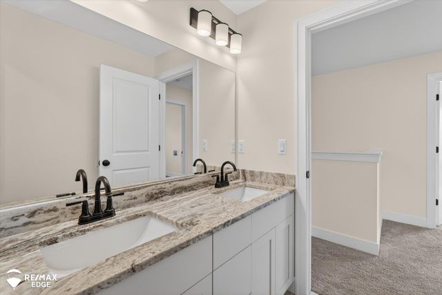 8080 Peninsula Circle, Grand Blanc, MI 48439