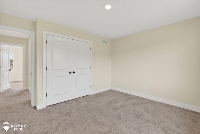 8080 Peninsula Circle, Grand Blanc, MI 48439