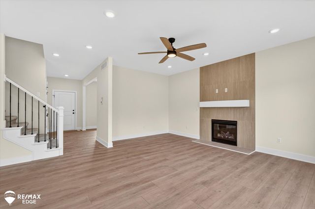 8080 Peninsula Circle, Grand Blanc, MI 48439