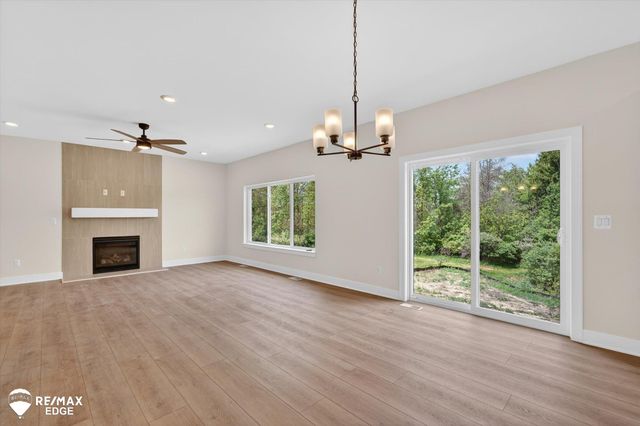 8080 Peninsula Circle, Grand Blanc, MI 48439