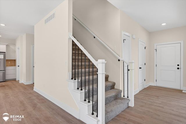8080 Peninsula Circle, Grand Blanc, MI 48439