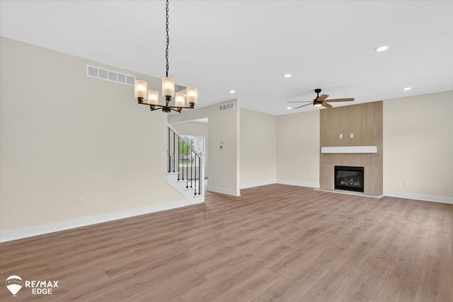 8080 Peninsula Circle, Grand Blanc, MI 48439