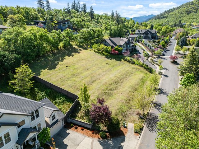 168 Sunnyview Street, Ashland, OR 97520