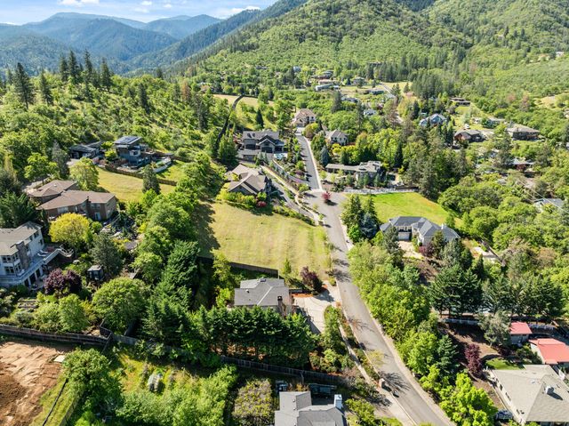 168 Sunnyview Street, Ashland, OR 97520
