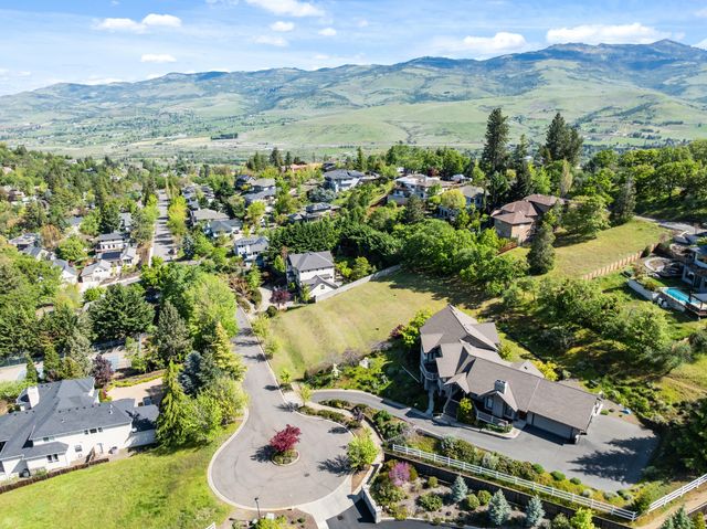 168 Sunnyview Street, Ashland, OR 97520