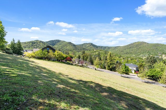 168 Sunnyview Street, Ashland, OR 97520