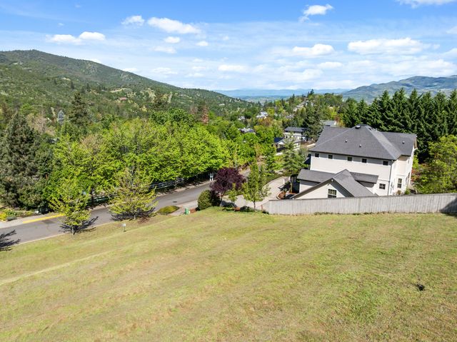 168 Sunnyview Street, Ashland, OR 97520