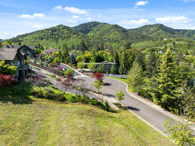 168 Sunnyview Street, Ashland, OR 97520