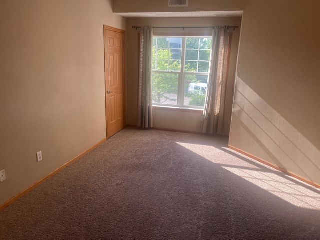 114200 Hundertmark Road 209, Chaska, MN 55318