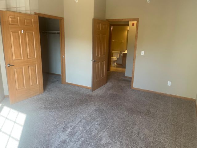 114200 Hundertmark Road 209, Chaska, MN 55318