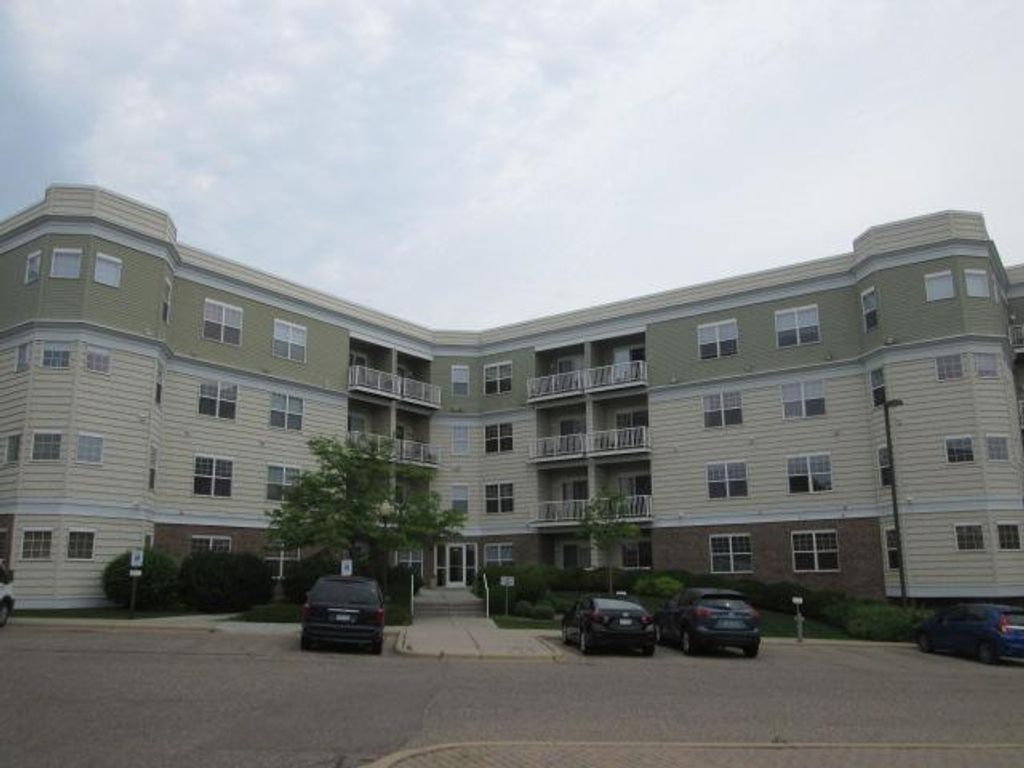114200 Hundertmark Road 209, Chaska, MN 55318