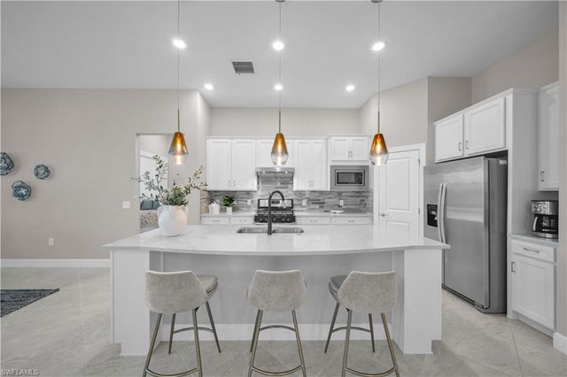 19649 Aqua View LN, Estero, FL 33913