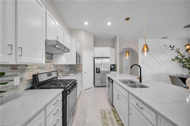 19649 Aqua View LN, Estero, FL 33913