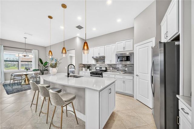 19649 Aqua View LN, Estero, FL 33913