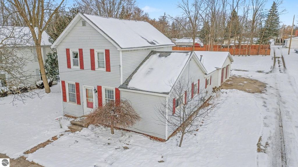 Image 1 of property listing at 326 W Emerson Street, Ithaca, MI 48847