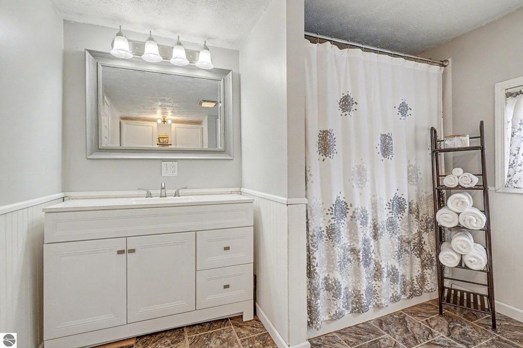 Image 14 of property listing at 326 W Emerson Street, Ithaca, MI 48847