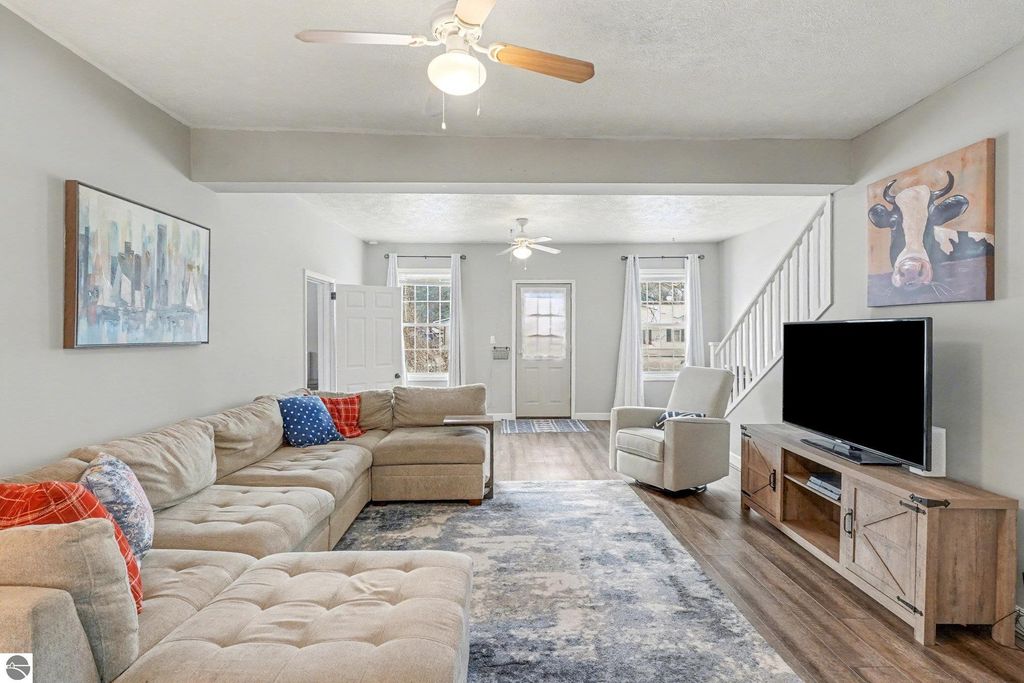 Image 4 of property listing at 326 W Emerson Street, Ithaca, MI 48847