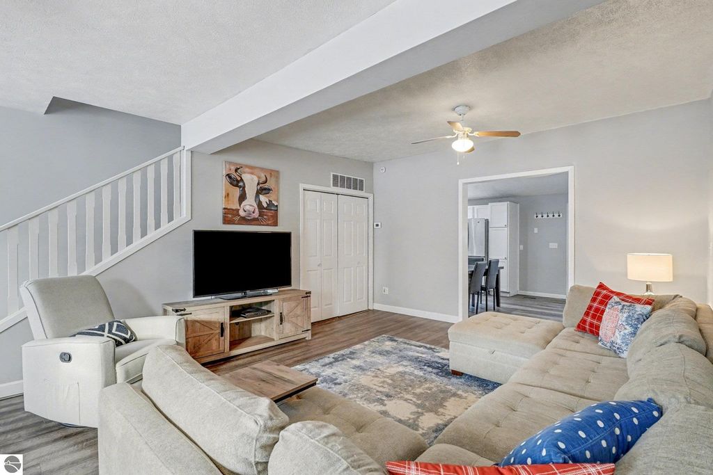 Image 5 of property listing at 326 W Emerson Street, Ithaca, MI 48847