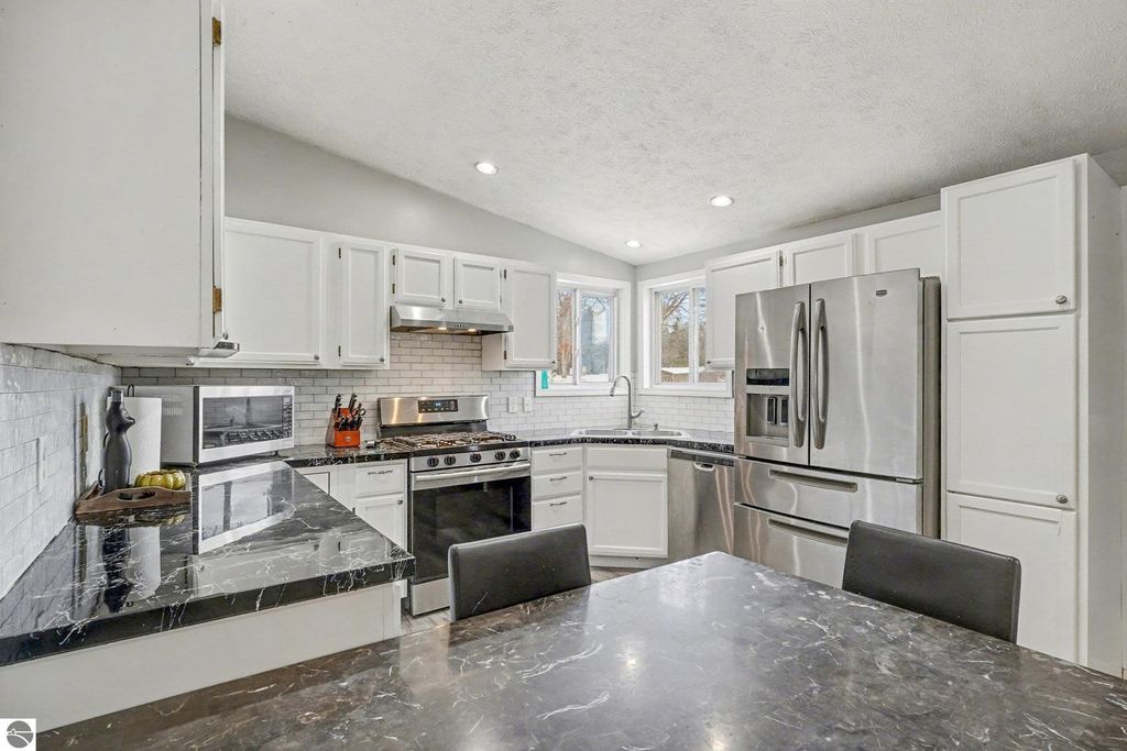 Image 7 of property listing at 326 W Emerson Street, Ithaca, MI 48847