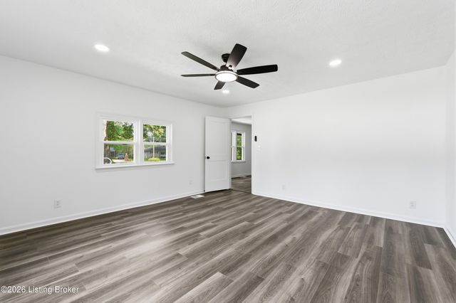 7712 3rd Street Rd, Louisville, KY 40214