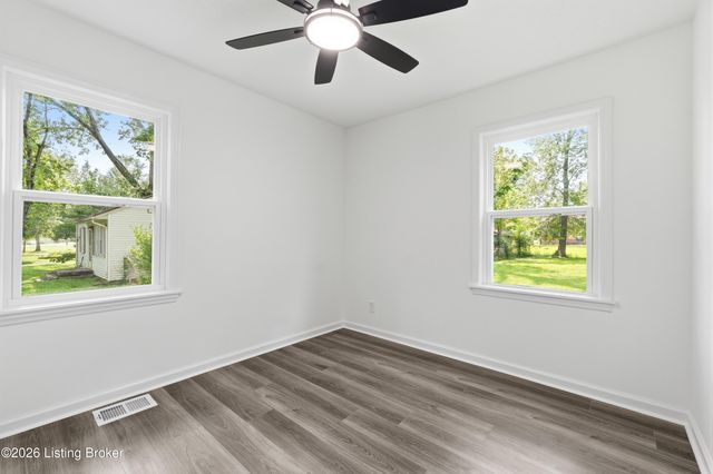 7712 3rd Street Rd, Louisville, KY 40214