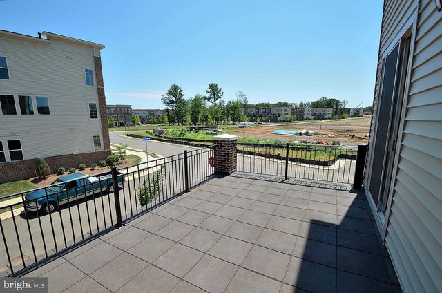 22816 BREEZY HOLLOW DR, Brambleton, VA 20148