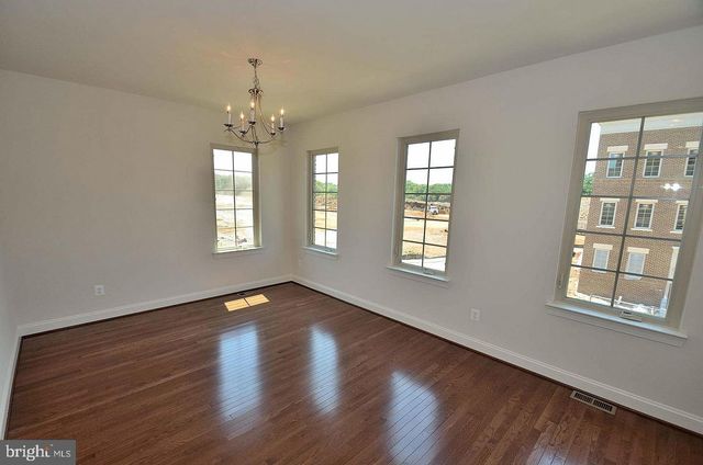 22816 BREEZY HOLLOW DR, Brambleton, VA 20148