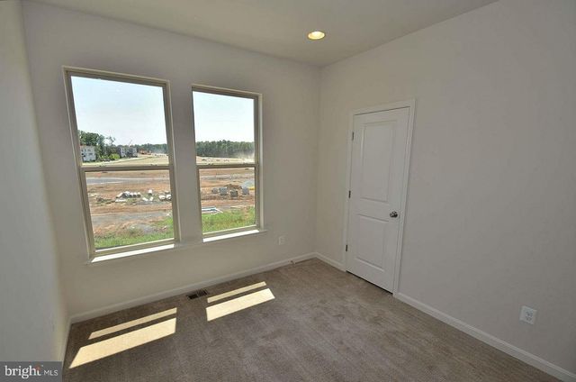 22816 BREEZY HOLLOW DR, Brambleton, VA 20148